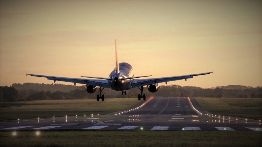 Transporte aéreo: derecho del pasajero al reembolso parcial del precio del billete cuando se cambie a una clase inferior